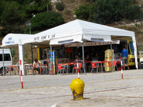 Fatte Cchiu a' là
